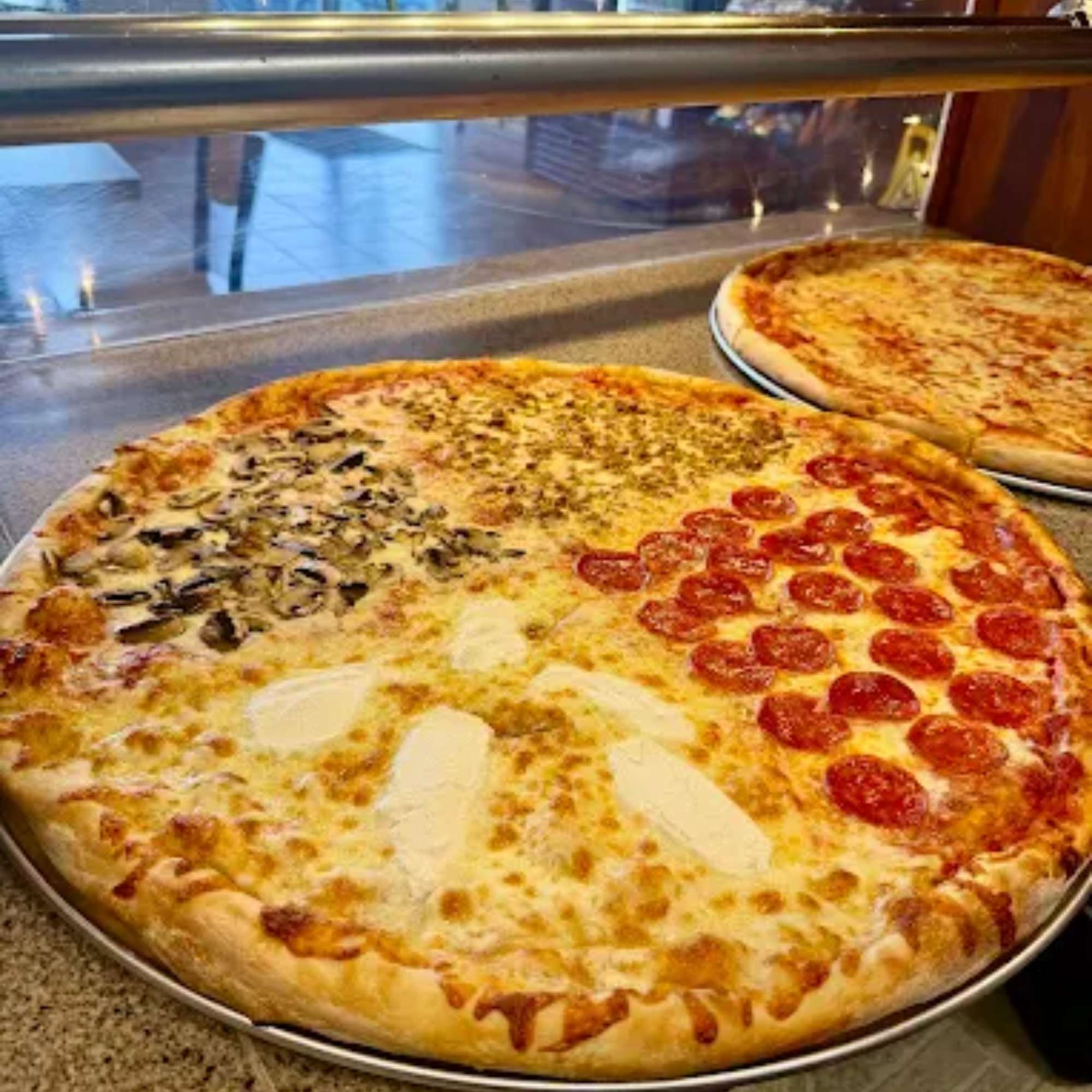 About Bomabay Curry Pizza